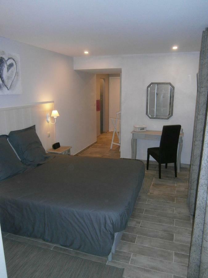 Les Jardins De Soulane B&B - Adults Only Belcastel-et-Buc Bagian luar foto