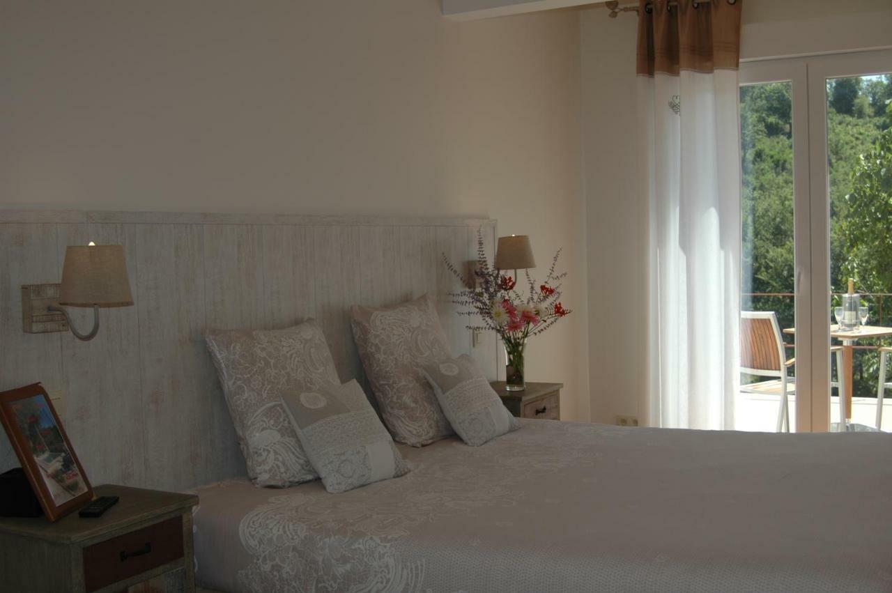 Les Jardins De Soulane B&B - Adults Only Belcastel-et-Buc Bagian luar foto